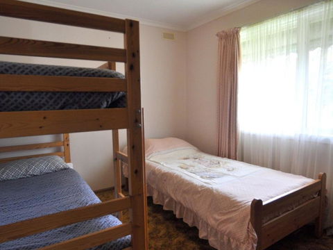 RETRO RETREAT INLET SIDE - Accommodation Australia 2