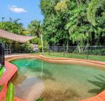Coral Sea Holiday House - Bed n Breakfasts