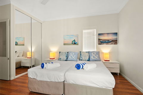 Beachfront Apt In Alamanda Beachfront Resort 25 - Bed n Breakfasts 5