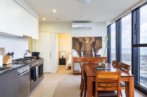 ON TOP Of THE WORLD BEST VIEWS In MELBOURNE !! - Accommodation Australia 2