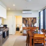 ON TOP Of THE WORLD BEST VIEWS In MELBOURNE !! - Accommodation Australia 0