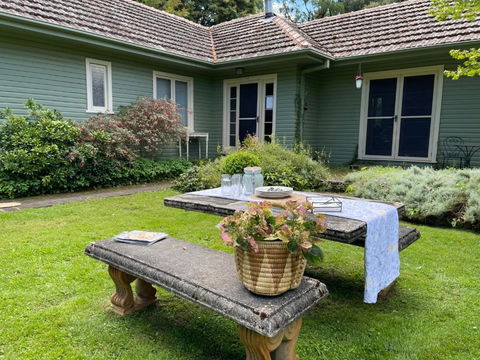 GOWAN ROSS COTTAGE - Accommodation Australia 2