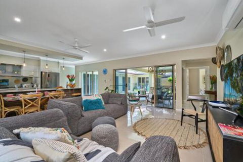 Escapades At Palm Cove - Bed n Breakfasts 2