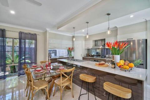 Escapades At Palm Cove - Bed n Breakfasts 3