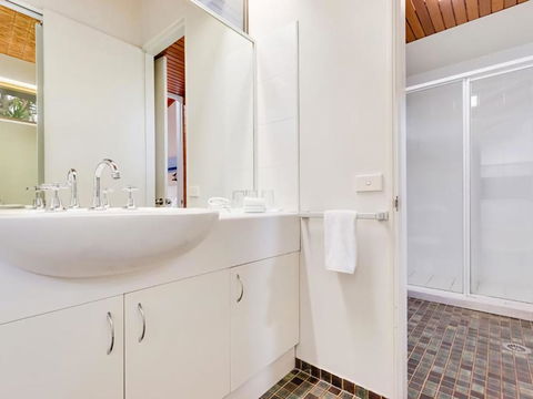 Sapphire Sea N Sand - Accommodation Australia 5