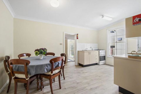 THE TEACHERS COTTAGE - Accommodation Australia 1
