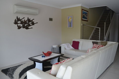 Cypress Drive Townhouse - Local Tourism 5