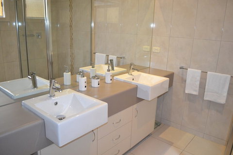 Cypress Drive Townhouse - Local Tourism 6