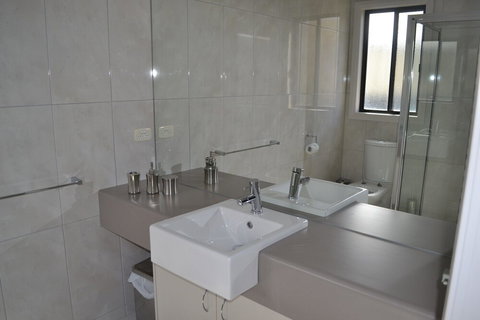 Cypress Drive Townhouse - Local Tourism 1