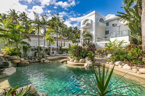 Poolside Apt In Alamanda Beachfront Resort 52 - Bed n Breakfasts 3