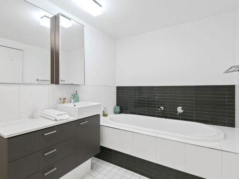 LORNE CHALET APARTMENT 36 Central Location - Accommodation Australia 2