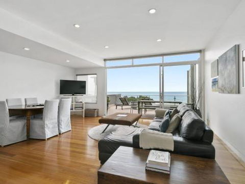 LOUTTIT BAY APARTMENT 2 Main Street With Wifi & Views - Accommodation Australia 3