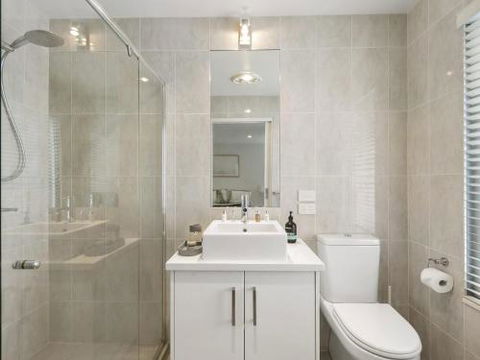 LOUTTIT BAY APARTMENT 2 Main Street With Wifi & Views - Accommodation Australia 2