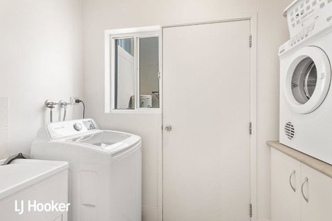 Absolute Waterfront At Anna Bay - Local Tourism 2