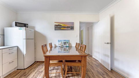 Sounds Of Sunshine Whole House - Accommodation Australia 3