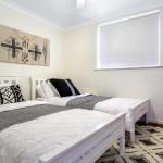 Sounds Of Sunshine Whole House - Accommodation Australia 0