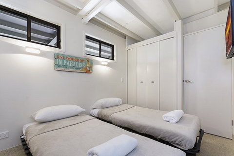 Beach House On Hastings Beach Houses 22 Hastings St - Local Tourism 1