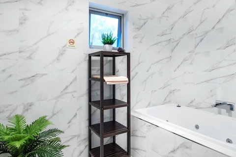 Woody Lifestyle One Bedroom Apartment - Accommodation Australia 4