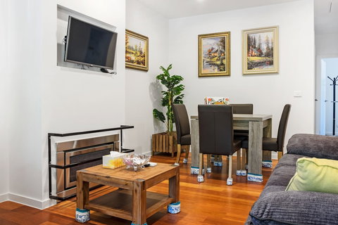 Woody Lifestyle One Bedroom Apartment - Accommodation Australia 3