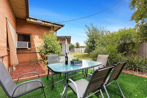 The Gazebo Place - Spacious 4 Bedroom Near Murray River - Accommodation Australia 0