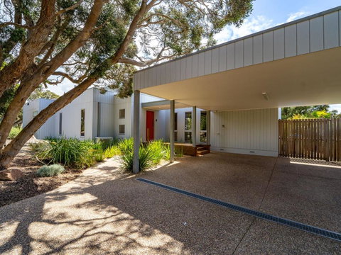 YOU ME & THE SEA BLAIRGOWRIE - Accommodation Australia 5