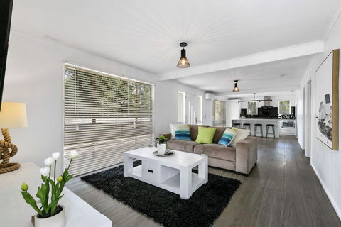 Beauty AND THE Peace - Inlet Side - Accommodation Australia 1