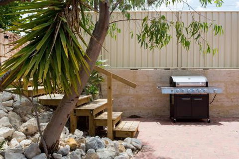 Quokka At White Gum Lodge - Local Tourism 5