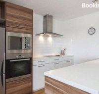 SKY GARDENS SUNSET RIVER VIEW NETFLIX WINE PARKING - Accommodation Australia