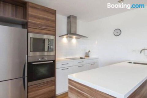 SKY GARDENS SUNSET RIVER VIEW NETFLIX WINE PARKING - Accommodation Australia 0