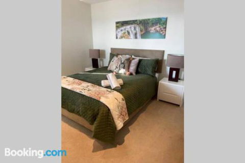 SKY GARDENS SUNSET RIVER VIEW NETFLIX WINE PARKING - Accommodation Australia 5