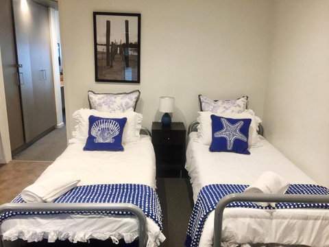 FAMILY ISLAND GETAWAY BEACHFRONT APARTMENT - Australia Shopping 2