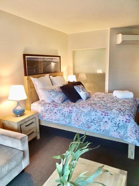 FAMILY ISLAND GETAWAY BEACHFRONT APARTMENT - Australia Shopping 1