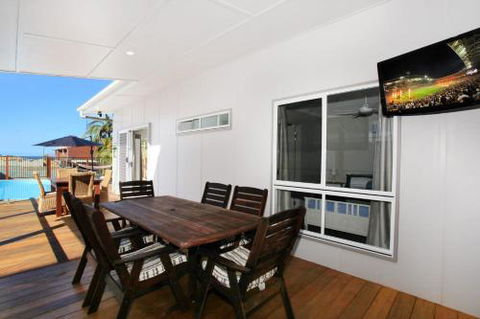 BEACH SHOPS & FABULOUS VACATION HOME! - Accommodation Australia 1