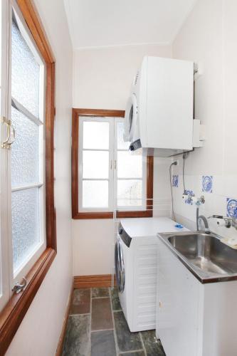 BEACH SHOPS & FABULOUS VACATION HOME! - Accommodation Australia 5