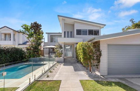 Paradise Beach House Waterfront With Heated Pool - Accommodation Australia 2