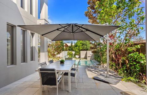 Paradise Beach House Waterfront With Heated Pool - Accommodation Australia 6