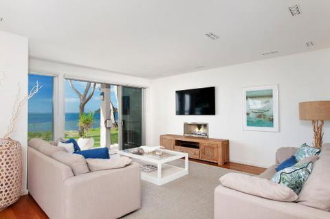 Paradise Beach House Waterfront With Heated Pool - Accommodation Australia 3