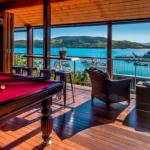 Uisce Luxury Holiday House With Jacuzzi Pool Table Cinema Premium Foxtel & Two Buggies - Australia Shopping 0