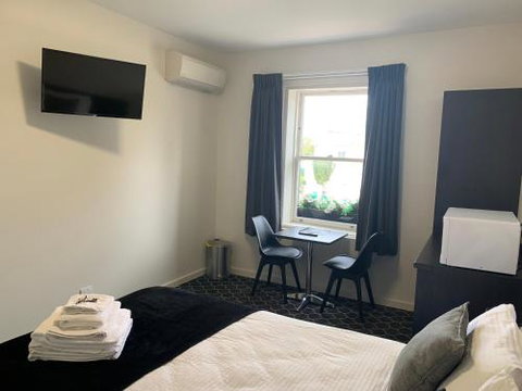 Queens Arms Hotel - Bed n Breakfasts 4