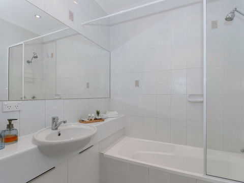 Allawah Palms Villa - Bed n Breakfasts 2