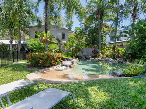 Allawah Palms Villa - Bed n Breakfasts 1