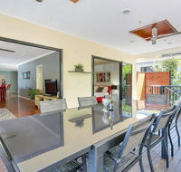 Aussie Beach House - Bed n Breakfasts