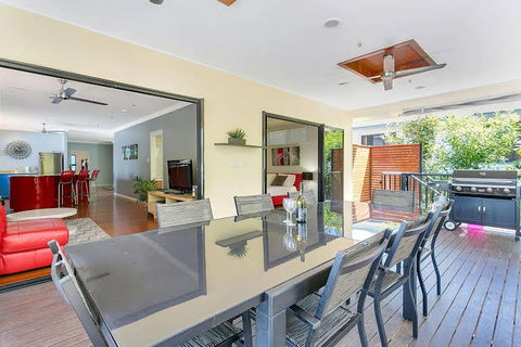 Aussie Beach House - Bed n Breakfasts 0