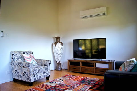 Cumberland House - Accommodation Australia 6