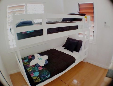 Great Northern Beach House - Australia Shopping 1