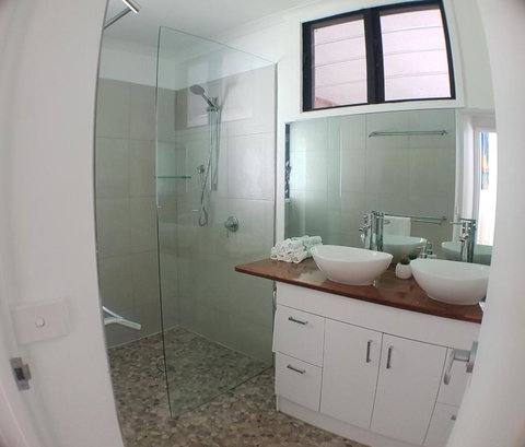 Great Northern Beach House - Australia Shopping 5