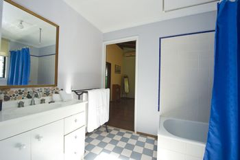 Salty House - Accommodation Australia 1
