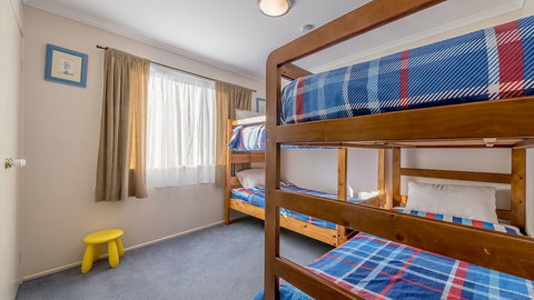 Family Home On 14 Lansell In Cowes - Local Tourism 3