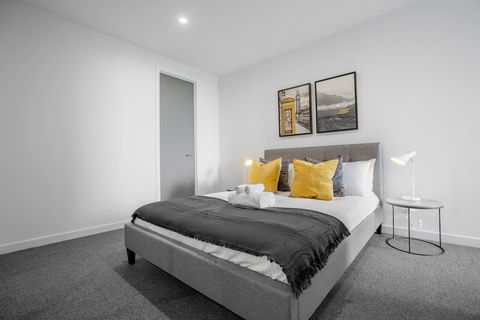 Designer 2 Bedroom Apartment In Parkville - Accommodation Australia 6