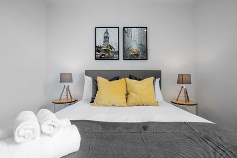 Designer 2 Bedroom Apartment In Parkville - Accommodation Australia 4